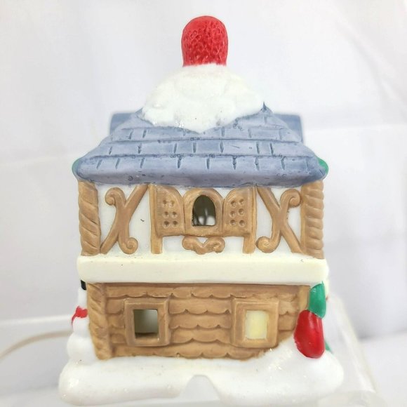Vintage 1994 AVON  Santa Town Ceramic Santa's House Village - Picture 4 of 7